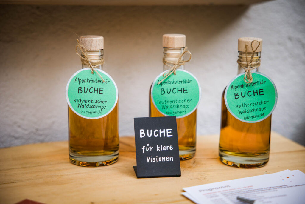 kraeuterfestival-2024-alpenkraeuterlikoer-buche.jpg